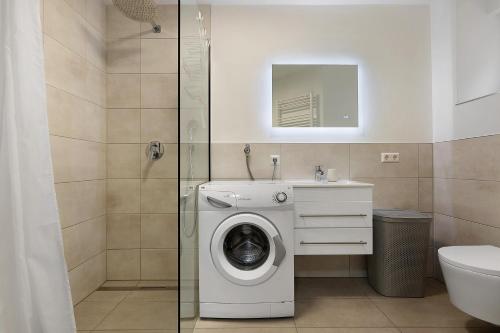 a bathroom with a washing machine and a sink at Ferienwohnung Auszeit in Calw
