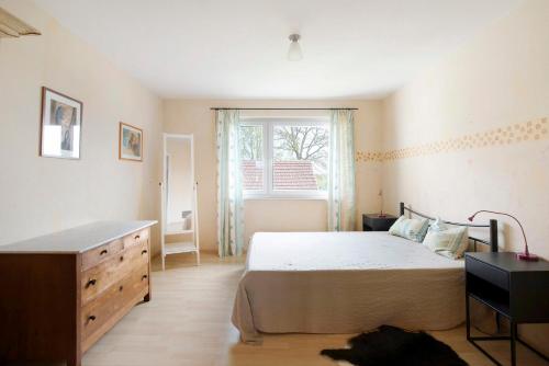 a bedroom with a bed and a dresser and a window at Bikerhäusle in Gerstetten