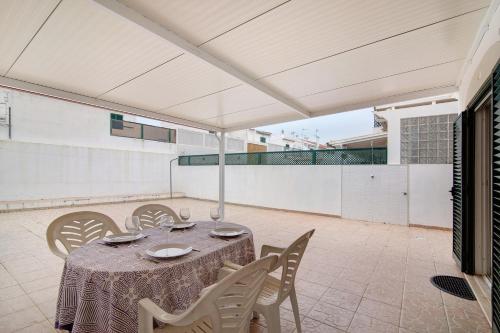 a table and chairs on the roof of a building at Moradia Altura in Altura