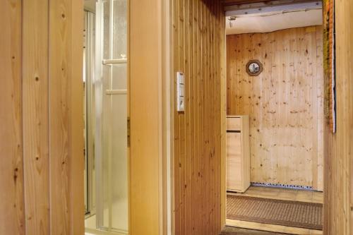 a hallway with wood paneled walls and a window at Gemütliche Ferienhaus am Main in Gemünden