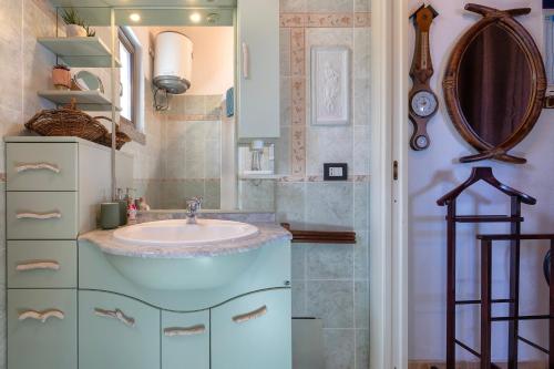 a bathroom with a sink and a mirror at Hakéyah in Castelsardo