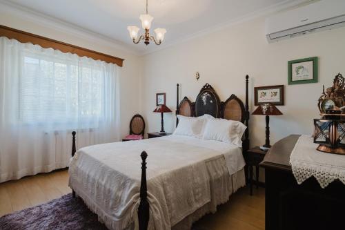 a bedroom with a large bed and a window at Quinta do Passal - Gondoriz in Gondoriz