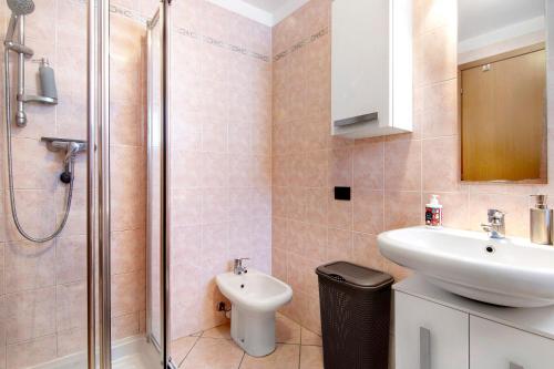 a bathroom with a sink and a shower at Casa vacanze vigna del Lago in Dongo