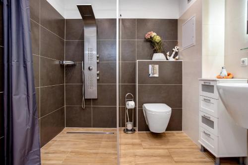 a bathroom with a shower with a toilet and a sink at Ferienwohnung Abendrot 299 in Ueckermünde