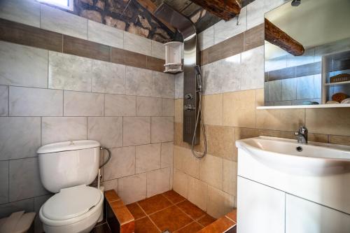 a bathroom with a toilet and a sink at Villa Nikos in Kefallonia