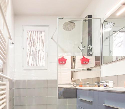 a bathroom with a sink and a mirror at Maison Sur le Causse Corrézien in Saint-Cernin-de-Larche