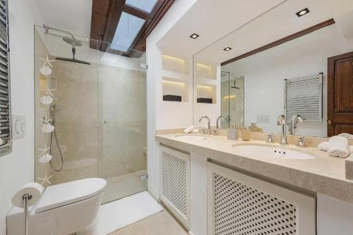 a bathroom with a toilet and a sink and a shower at Can Verd Vall De Colonya in Pollença