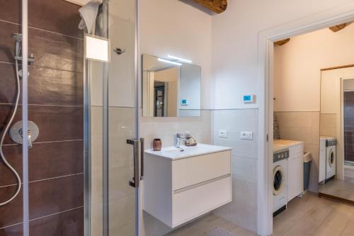 a bathroom with a shower and a washing machine at Casa Barona in Valfloriana
