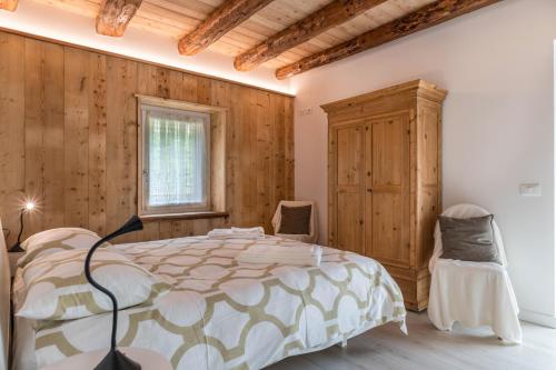 a bedroom with a large bed and two chairs at Casa Barona in Valfloriana