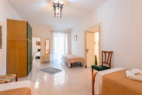 a bedroom with two beds and a room with a roomswersswersswersswersswers at Il Baglio Antico in Prizzi