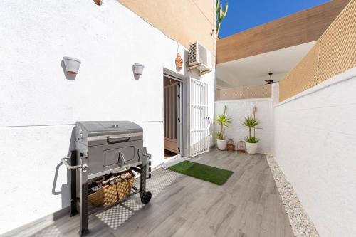 a barbecue grill sitting on the side of a building at Apartamento Calma Suite in Albox