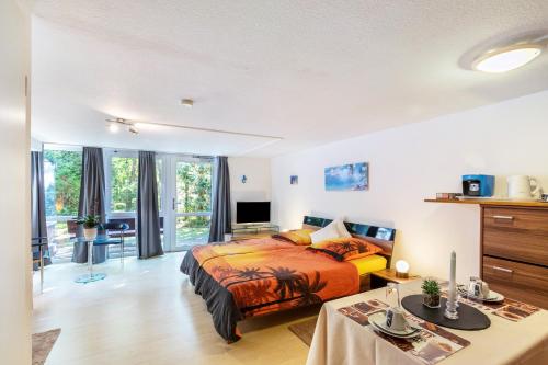 a bedroom with a bed and a living room at Spessartruhe in Linsengericht