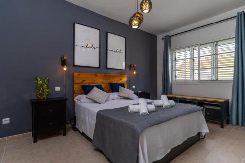 a bedroom with two beds with blue walls at Las Velas 37 in Meloneras