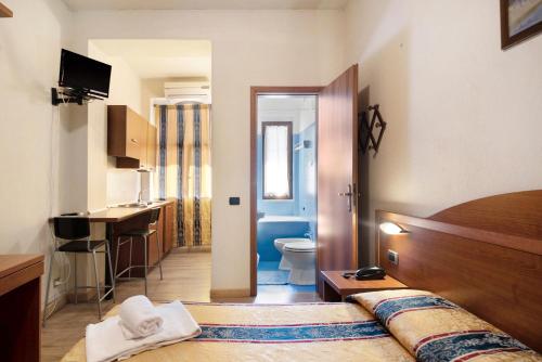 a hotel room with a bed and a bathroom at Appartamento Monolocale Moneglia 24 in Moneglia