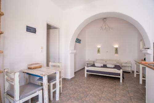 a room with a bed and a table and chairs at Green Retreats 2 Paros in Isterni