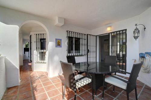 Beautiful Spacious 3 Bedroom Apart