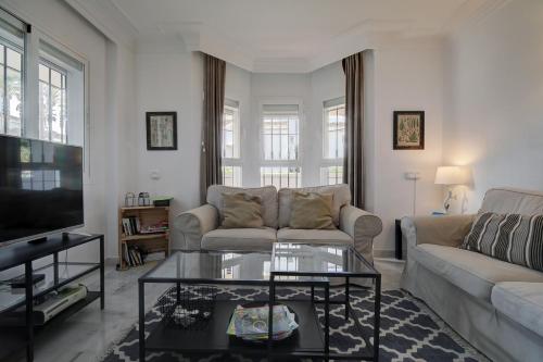 Beautiful Spacious 3 Bedroom Apart