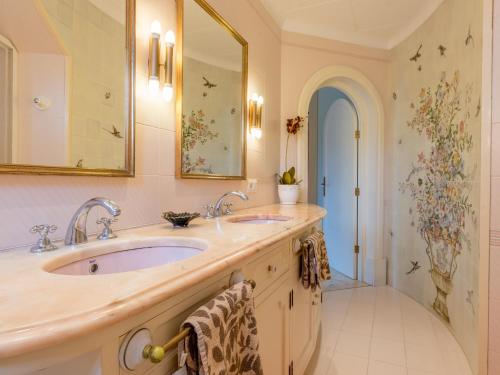a bathroom with two sinks and a mirror at Villa Torre in Cala Santanyi