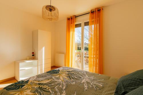 a bedroom with a bed and a window at Gîte Le Nid Des Prés in Cressy