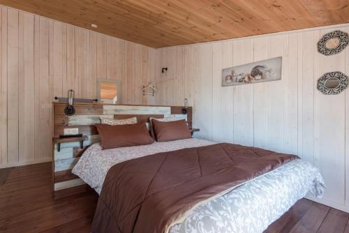a bedroom with a bed and a wooden ceiling at Las Hermanas B in Guía de Isora