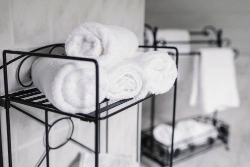 a towel rack with towels on it in a bathroom at Landhaus Elbenberg in Naumburg