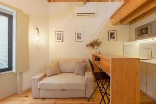 Orange Apartments B