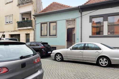 Orange Apartments B