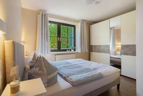 a small bedroom with a bed and a window at Ferienwohnung Sonnenblick in Putbus