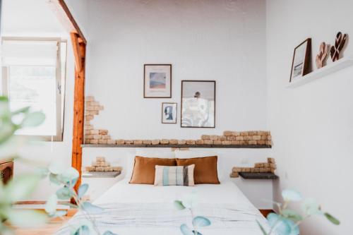 a bedroom with a bed with white sheets and pillows at Casa Rural Kiko 2 in Icod de los Vinos