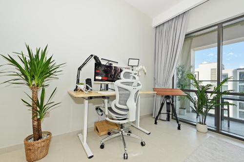 Dubai Creek Work Suite 1BR with Private Office & PS5