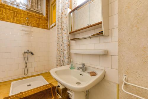 a small bathroom with a sink and a shower at La Coustouline in Lacoste