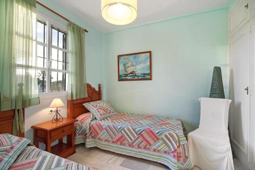a bedroom with two twin beds and a window at Espiritu Santo Velero 54 in Sanlúcar de Barrameda