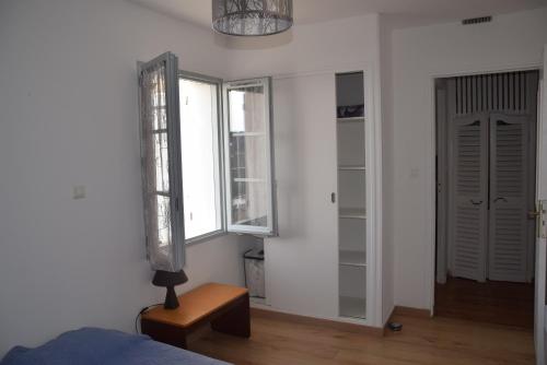 a bedroom with a bed and a window and a table at Villa Pigna in Pigna