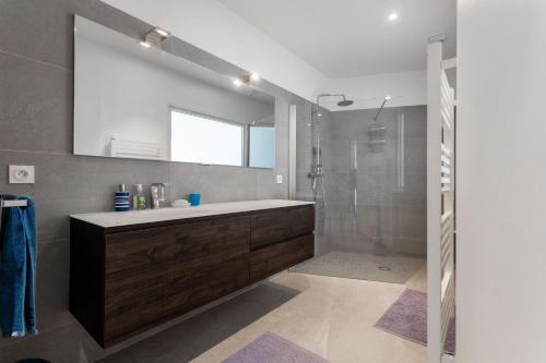 a bathroom with a sink and a shower at Ventaou in Sainte-Maxime