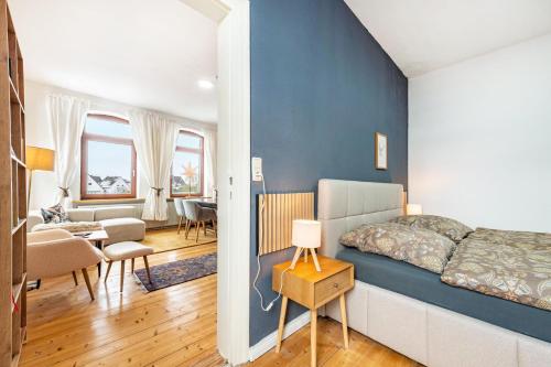 a bedroom with a bed and a living room at Ferienwohnung Löwenstein in Hoya