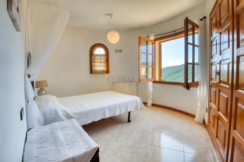 a bedroom with a bed and a window at Villa Speranza by Easy Brava in Calonge