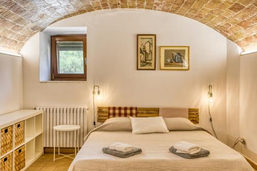 a bedroom with a bed with two towels on it at Mas la Ginesta in Borrassá