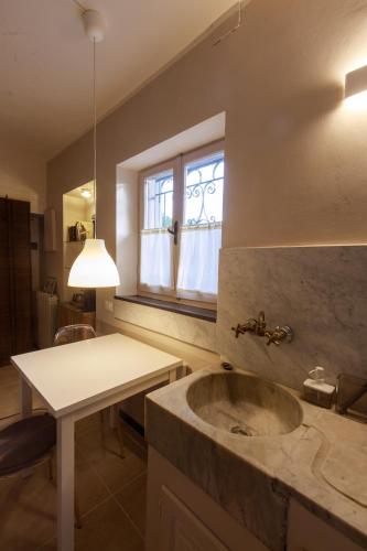 a bathroom with a sink and a window at Gipsy Rose in Sarzana