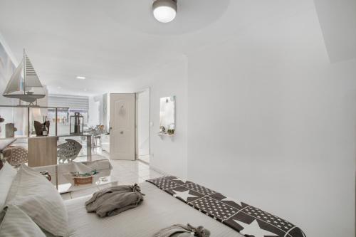 a living room with a rug with stars on the floor at Estrella Del Mar Amazing Loft Casa in Mogán