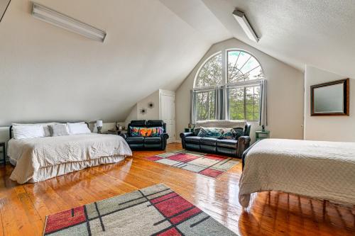 a bedroom with two beds and a couch and a window at Explore Caves & Coast! Family-Friendly Oregon Stay in Cave Junction