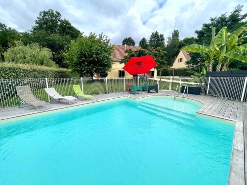 La Sarrazine-Gîte familial-Piscine