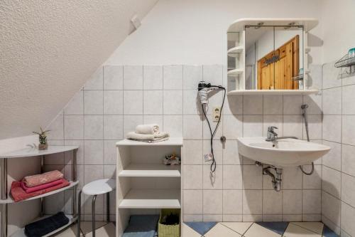 a bathroom with a sink and a shower at Hus Tingeltut Gerd Clausen in Pellworm