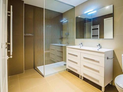 a bathroom with a shower and a sink and a toilet at Ap Calafell piscina, climatizado,pk in Calafell