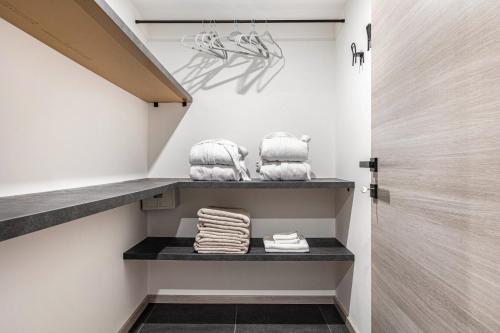 a walk in closet with towels on a shelf at Loft Casa Facco in Bocenago