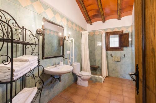 a bathroom with a sink and a toilet and a shower at Finca Liarte in Murcia