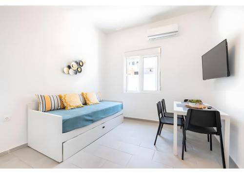 Evan Suites Rhodes