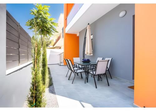Evan Suites Rhodes
