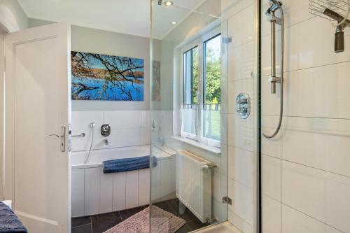 a bathroom with a shower with a glass door at Sonnenhaus am See in Schwerin