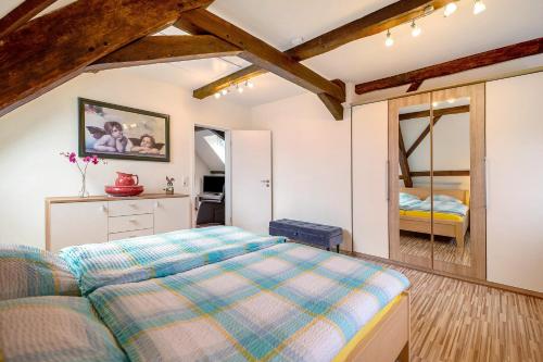 a bedroom with a large bed and a kitchen at Ferienwohnung Katharina in Laufeld