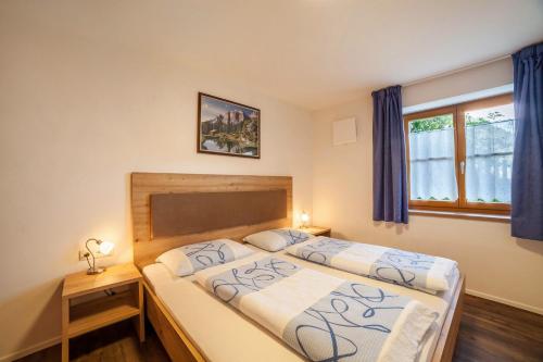 a bedroom with two beds and a window at Parigger Apt Enzian in Racines